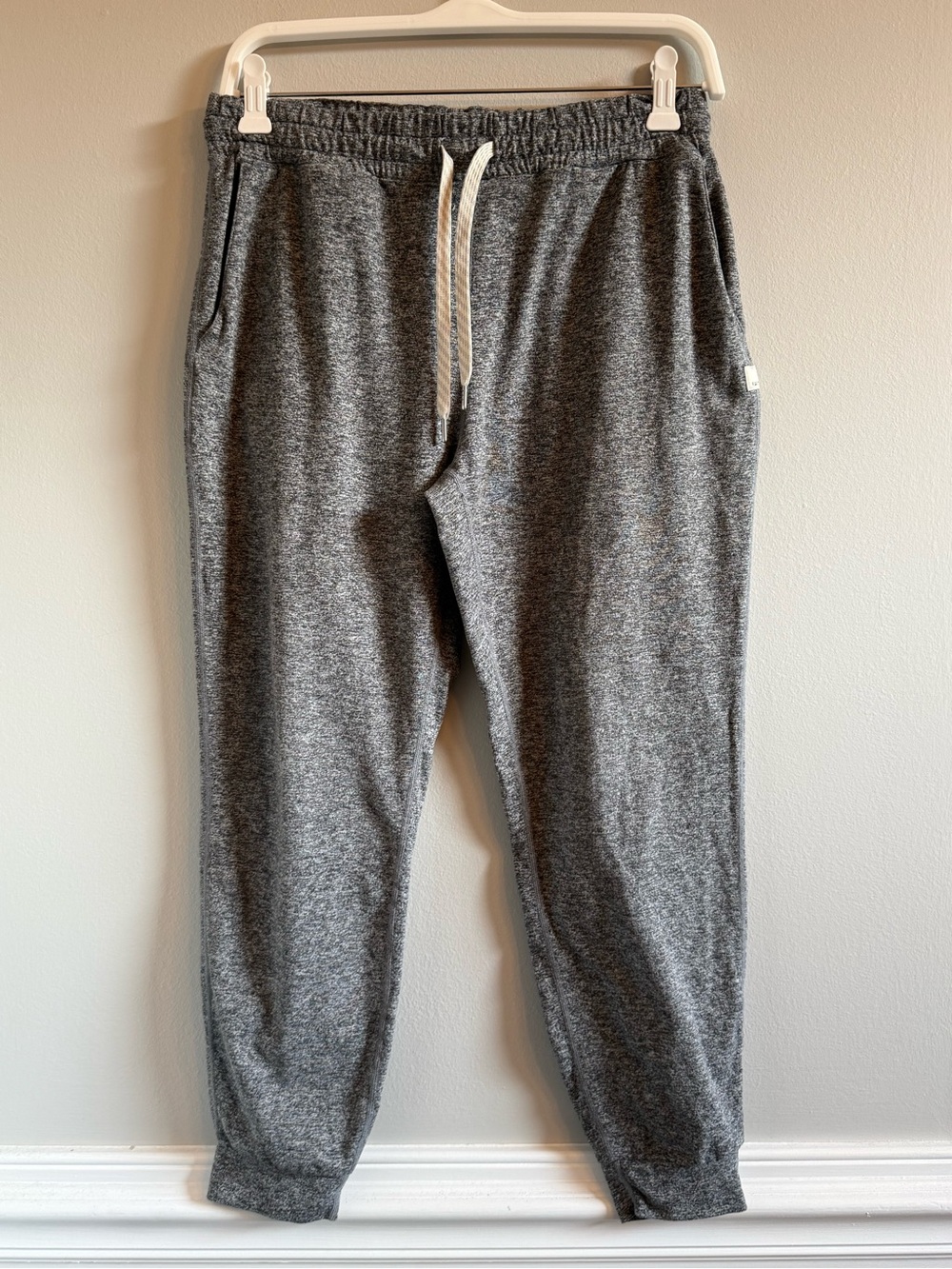 Vuori Performance Joggers, Heather gray, small, EUC